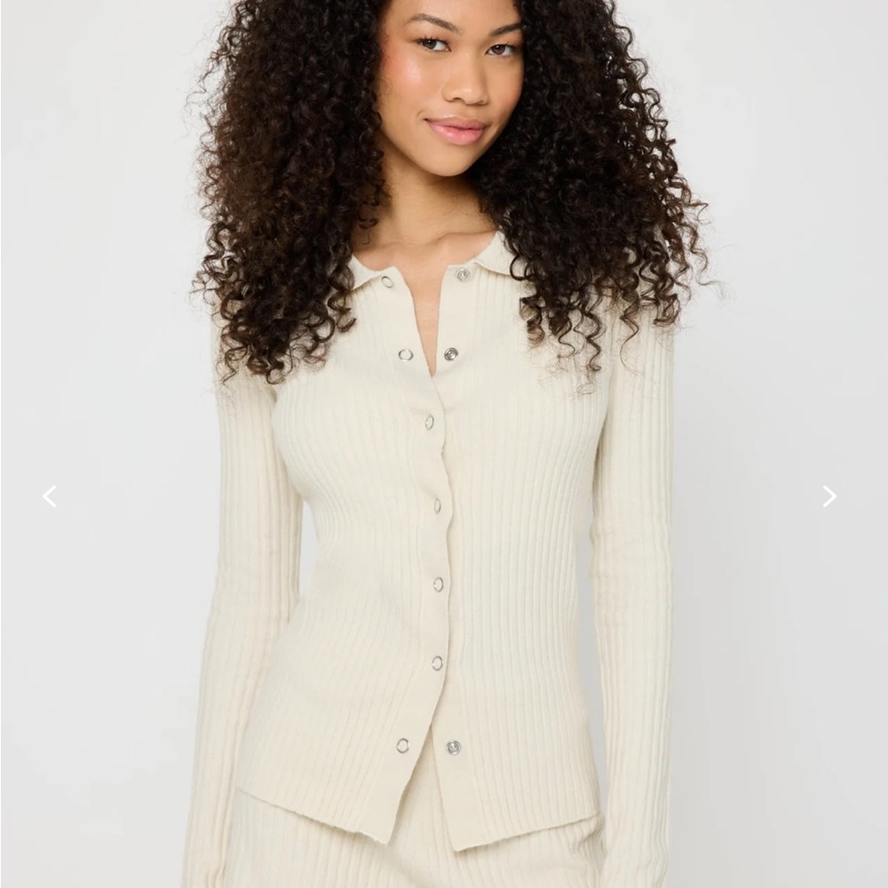 Spitural ganster Aster LS Luxe Top Ribbed Button-Up Sweater